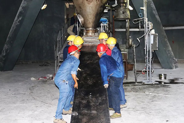 讓電于民 錯(cuò)峰檢修!致敬高溫下的檢修將士